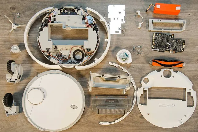 Разобранный робот пылесос